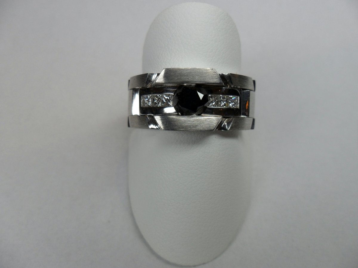 Eliro Ring Zwaar Witgoud met Zwart Diamant